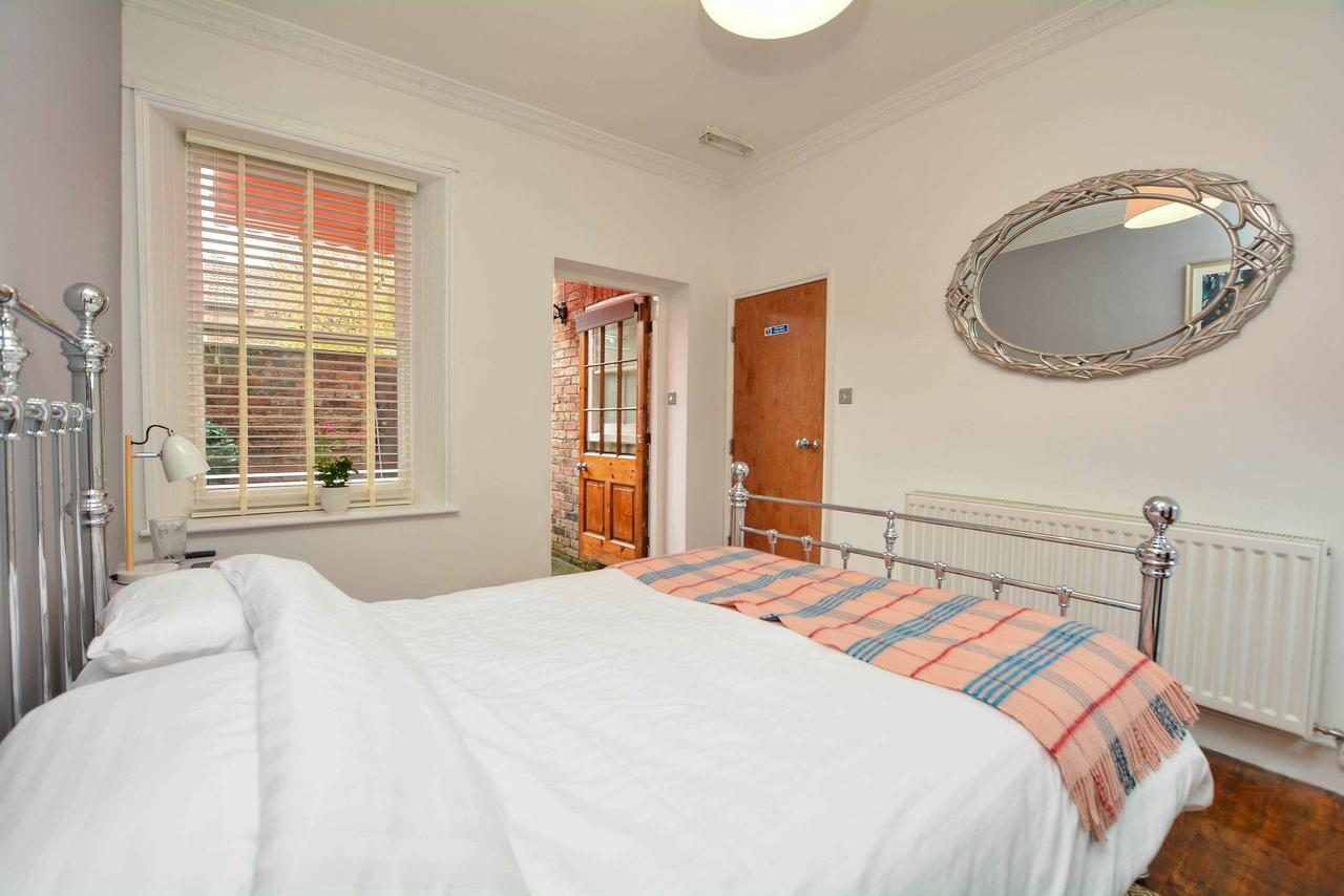 The Location- 1 Free Private Parking Space - 60 Second Walk 2 Minster! York Esterno foto